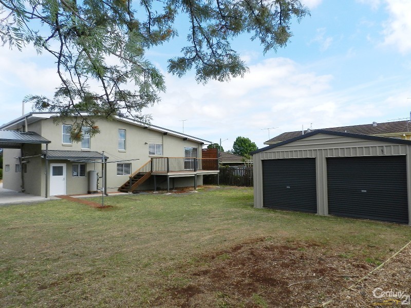 8 Moyna Court, Harristown QLD 4350