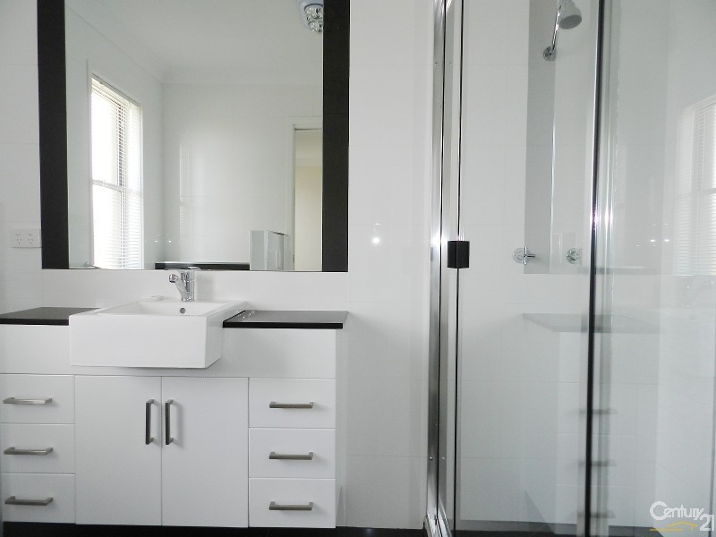 8 Moyna Court, Harristown QLD 4350