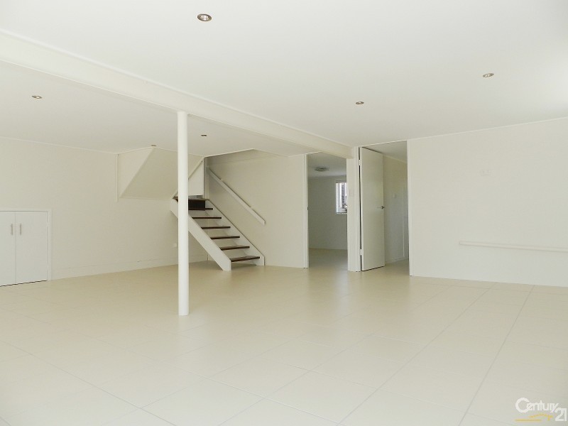 8 Moyna Court, Harristown QLD 4350