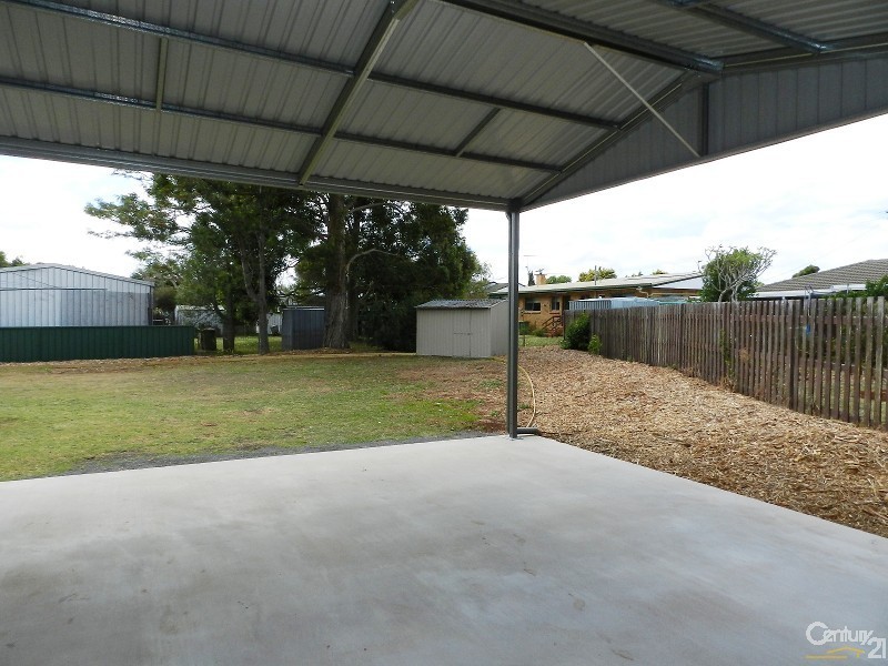 8 Moyna Court, Harristown QLD 4350