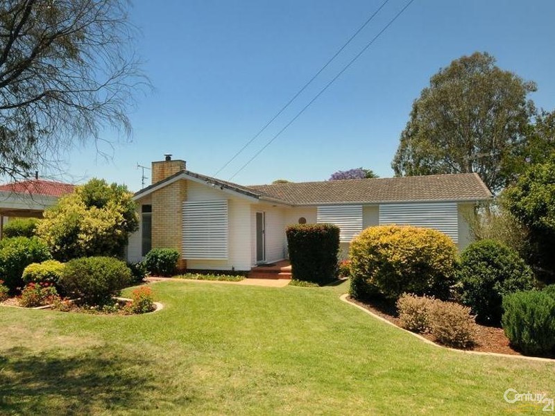 30 Tara Street, Wilsonton QLD 4350