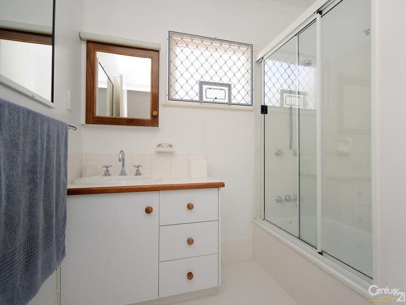 30 Tara Street, Wilsonton QLD 4350