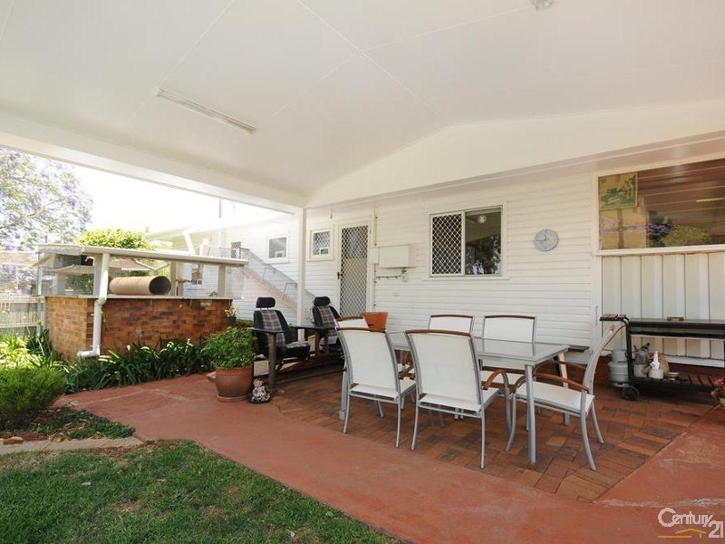 30 Tara Street, Wilsonton QLD 4350