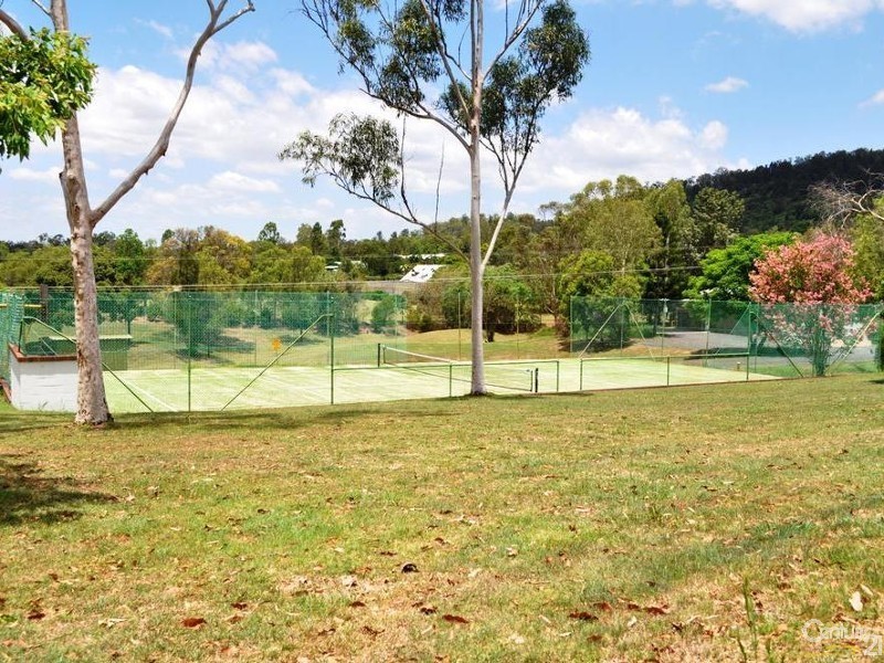 1 Debra Street, Withcott QLD 4352