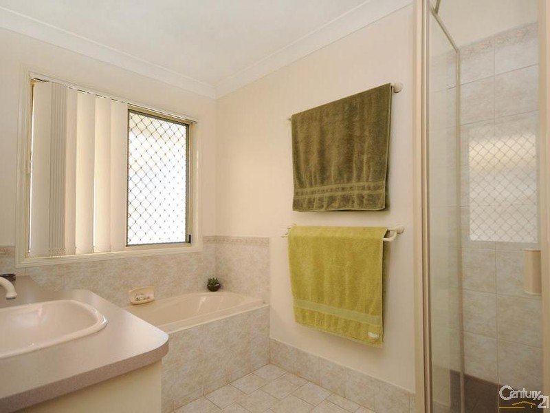 5 Bernborough Court, Glenvale QLD 4350