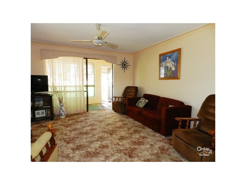 19 Winstanley Street, Newtown QLD 4350