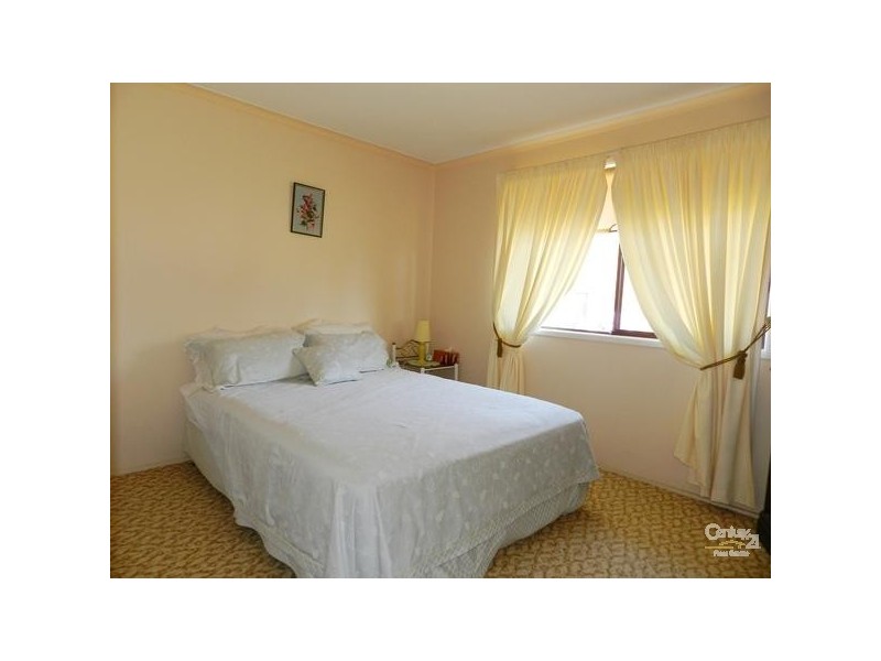 19 Winstanley Street, Newtown QLD 4350