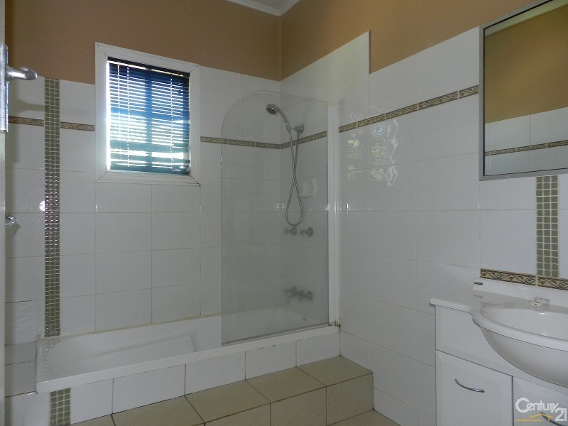 2a Avondale Street, Newtown QLD 4305