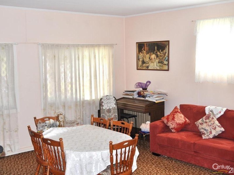 17 Merino Street, Harristown QLD 4350