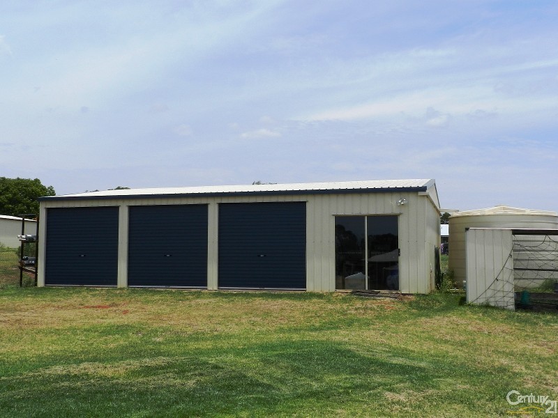 12 Highland Park Road, Meringandan West QLD 4352