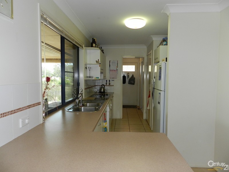 12 Highland Park Road, Meringandan West QLD 4352