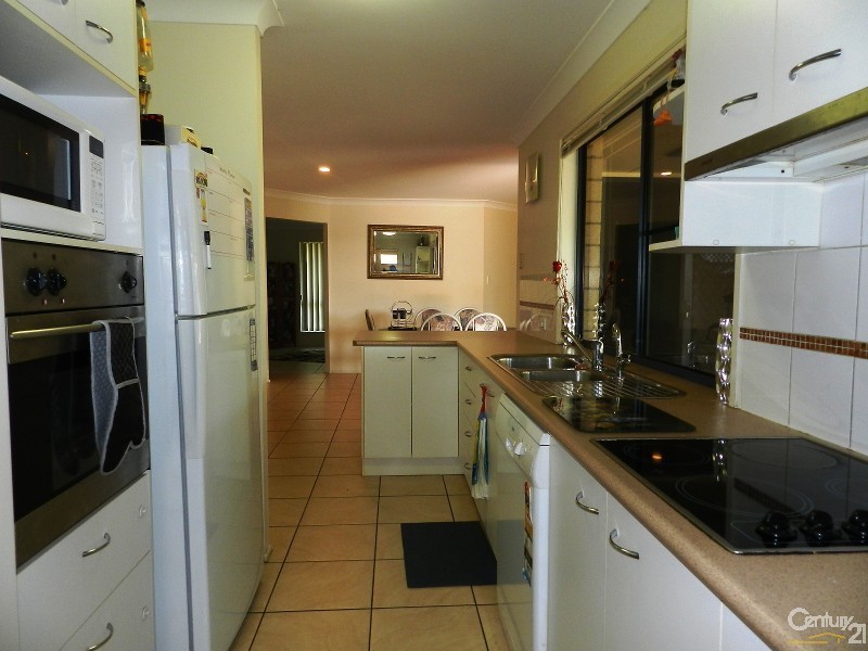 12 Highland Park Road, Meringandan West QLD 4352