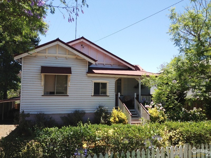 83 Lindsay Street, East Toowoomba QLD 4350