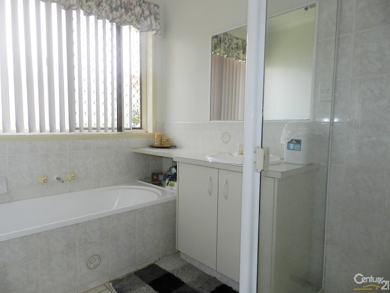 12 Gundry Court, Kearneys Spring QLD 4350