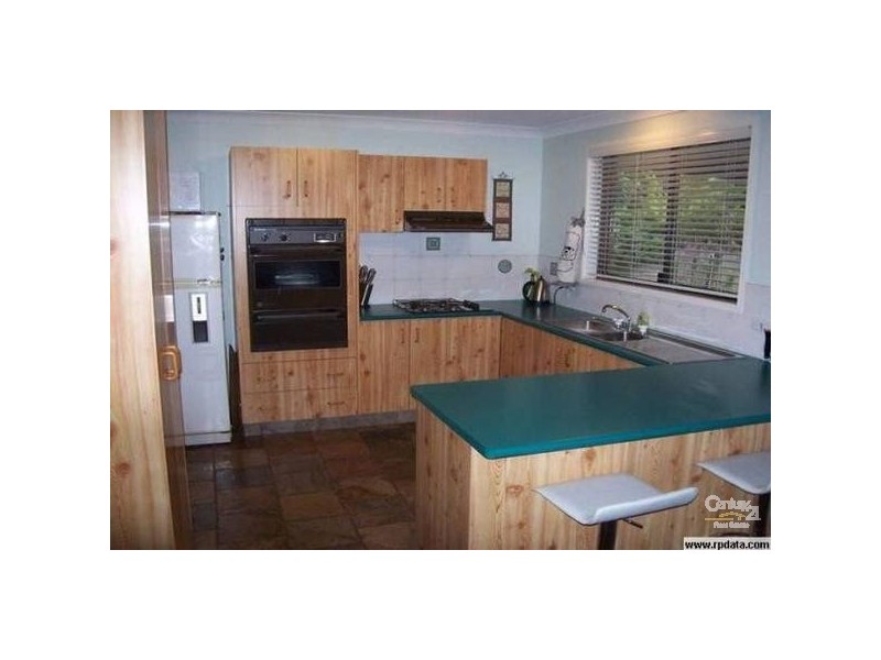 16 Hillview Crescent, Gowrie Junction QLD 4352