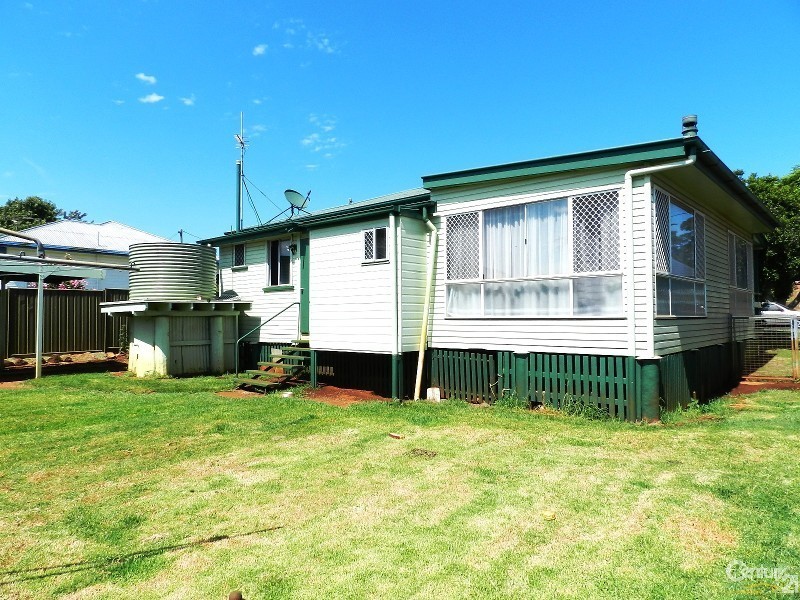26 Lloyd Street, Harristown QLD 4350