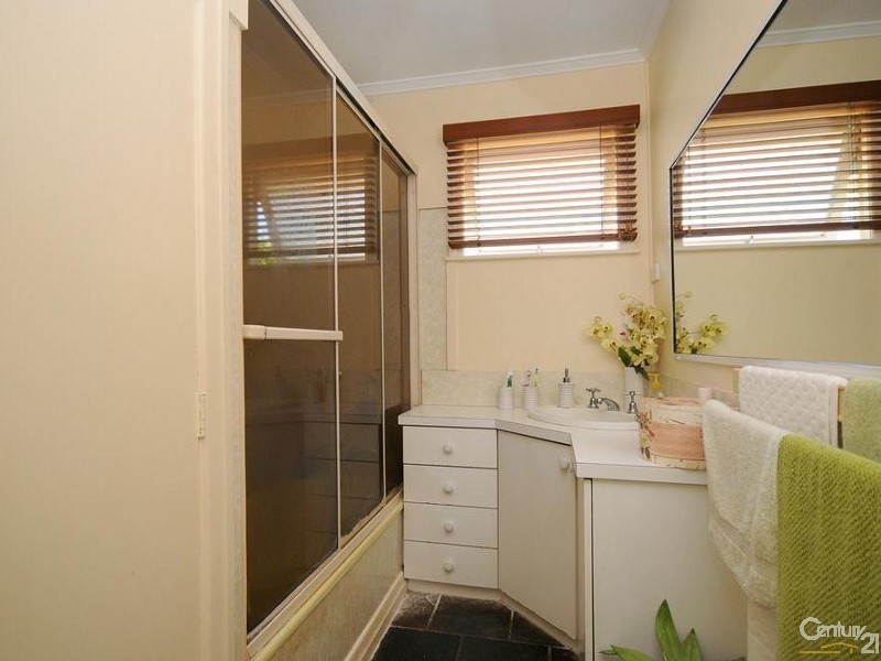 34 Hoey Street, Kearneys Spring QLD 4350