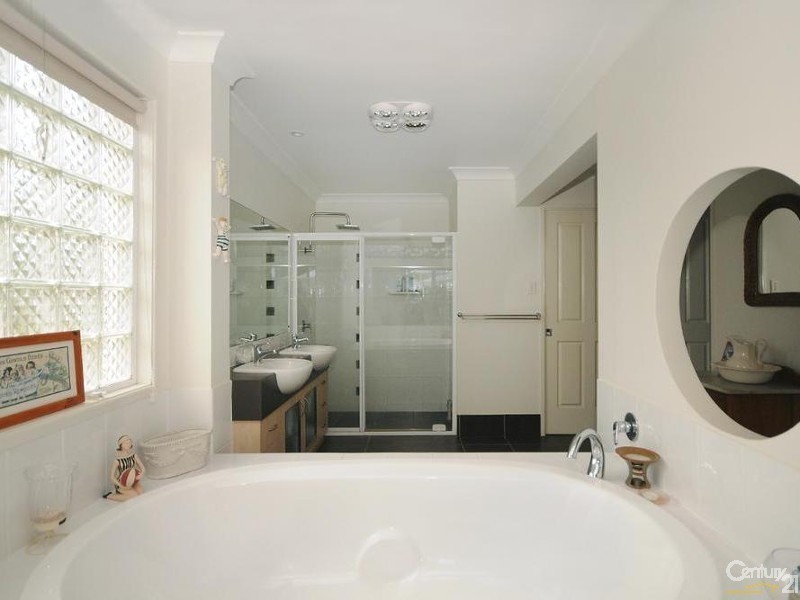 95 Spring Street, Middle Ridge QLD 4350