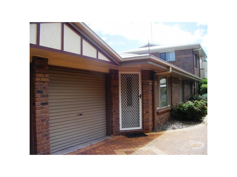2/7 Hawthorne Street, East Toowoomba QLD 4350