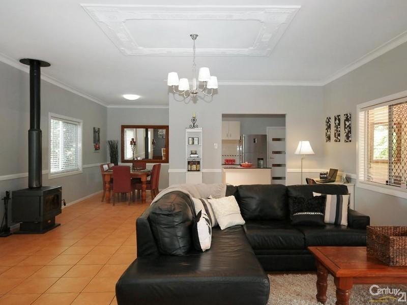 38 Llewellyn Street, Centenary Heights QLD 4350