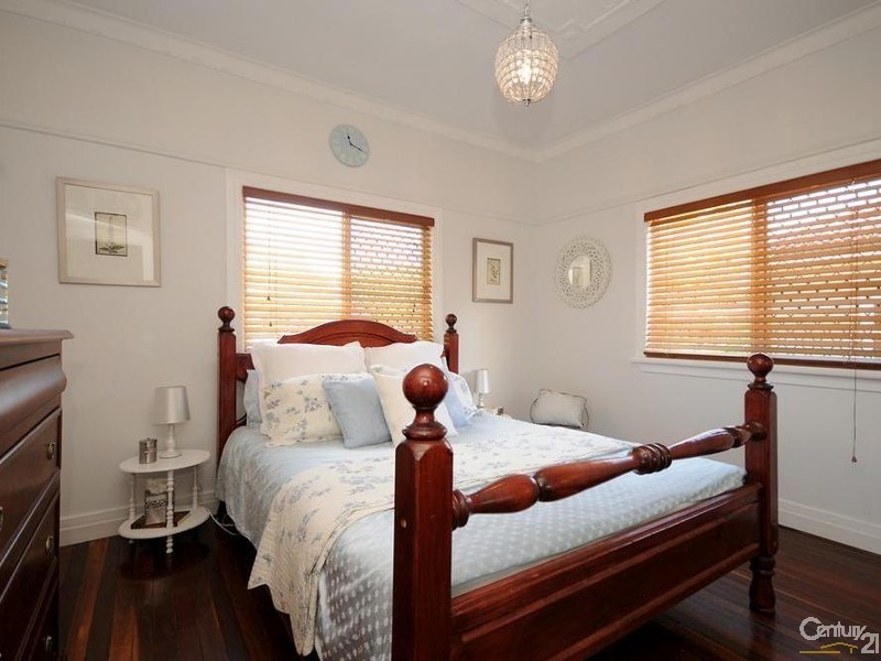 38 Llewellyn Street, Centenary Heights QLD 4350