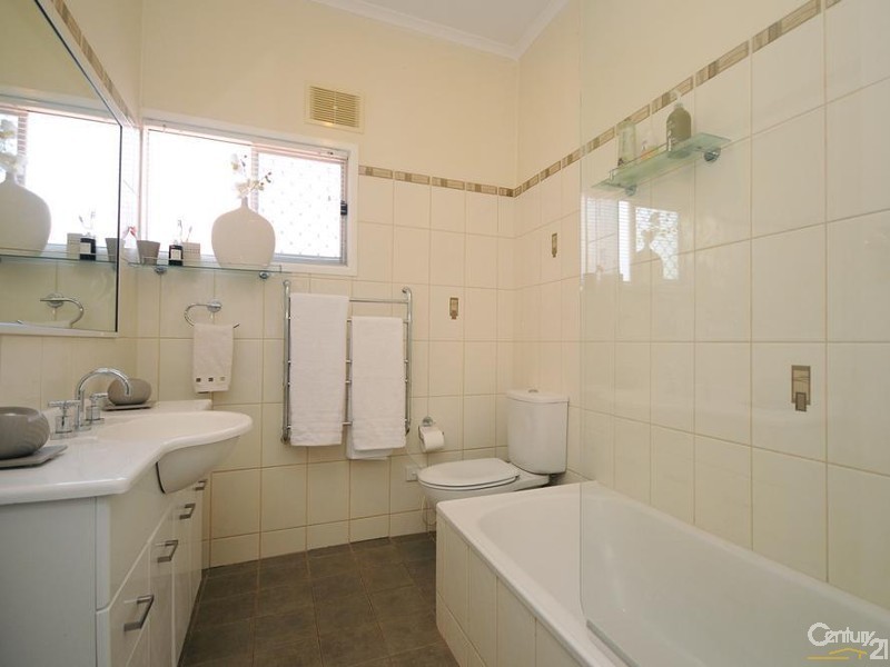 38 Llewellyn Street, Centenary Heights QLD 4350