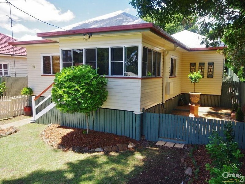 38 Llewellyn Street, Centenary Heights QLD 4350
