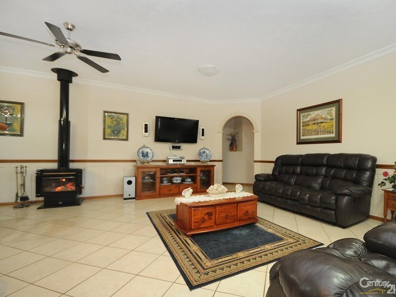 11 Montclair Close, Middle Ridge QLD 4350