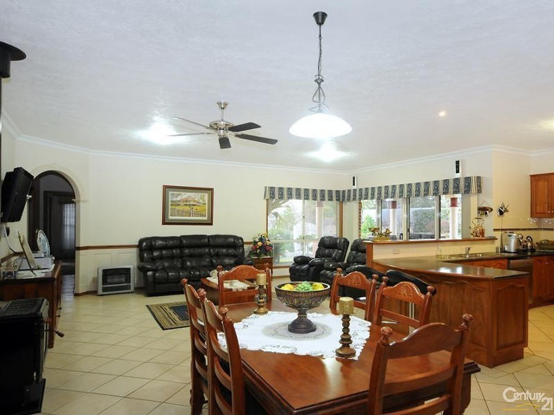 11 Montclair Close, Middle Ridge QLD 4350