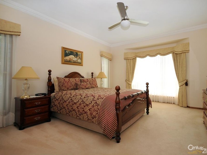 11 Montclair Close, Middle Ridge QLD 4350