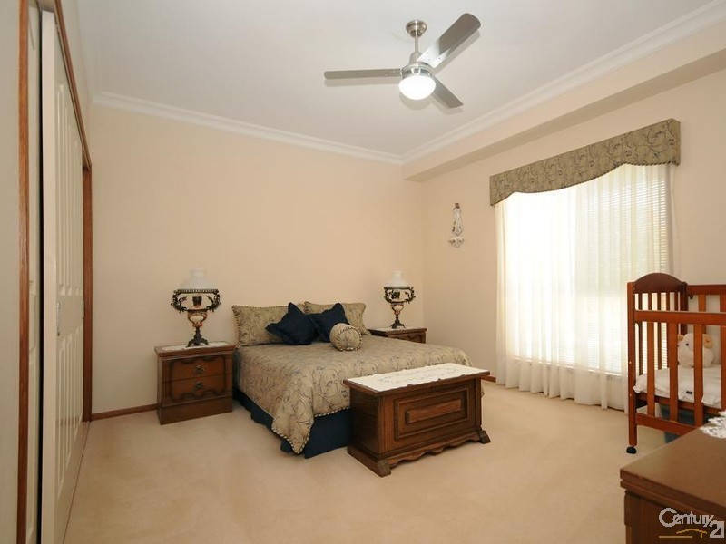 11 Montclair Close, Middle Ridge QLD 4350