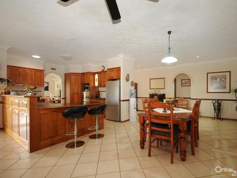 11 Montclair Close, Middle Ridge QLD 4350