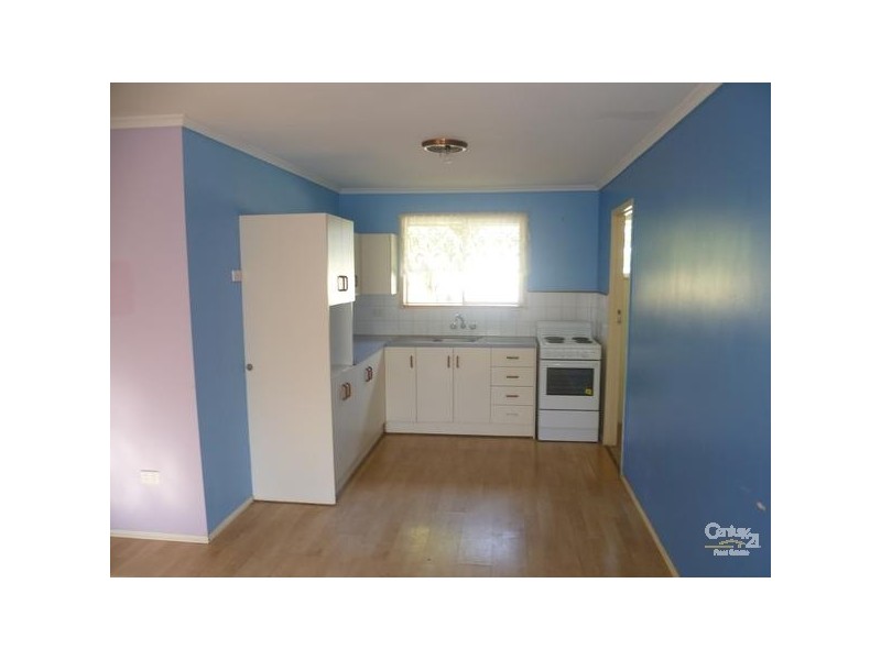 2/372  Tor Street, Newtown QLD 4350