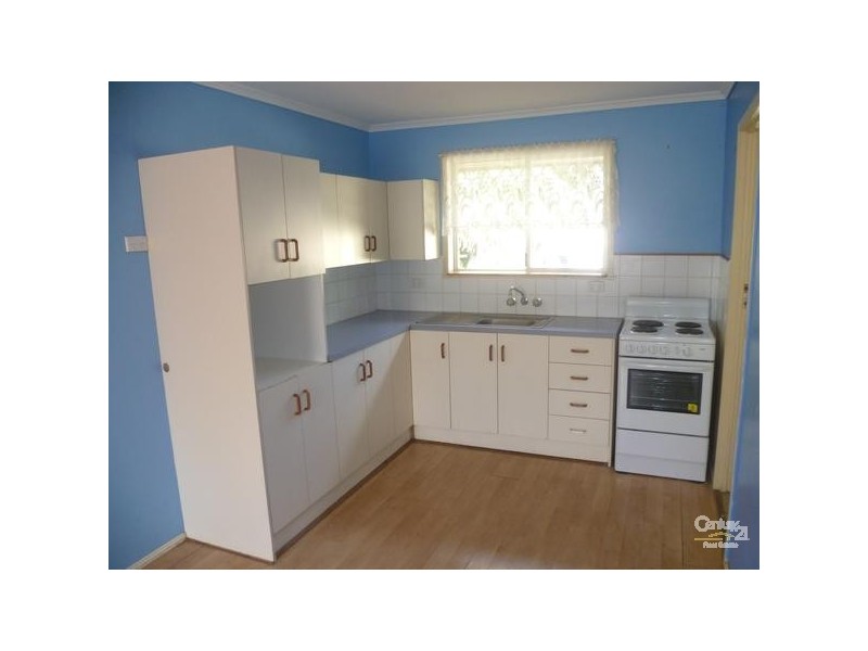 2/372  Tor Street, Newtown QLD 4350
