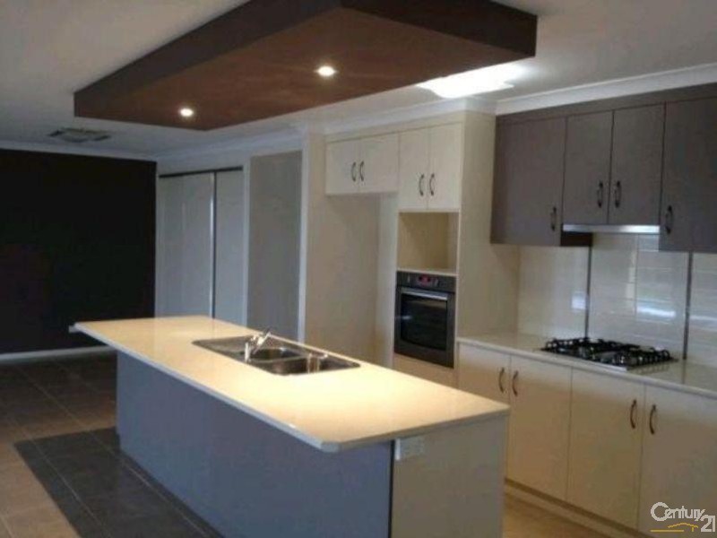 16 Beardsworth Court, Middle Ridge QLD 4350