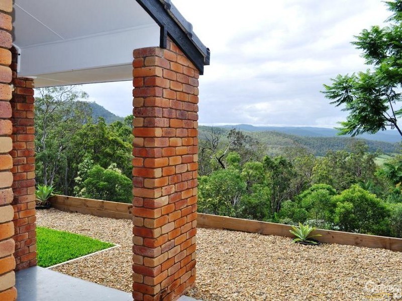 8 Gordon Crescent, Withcott QLD 4352