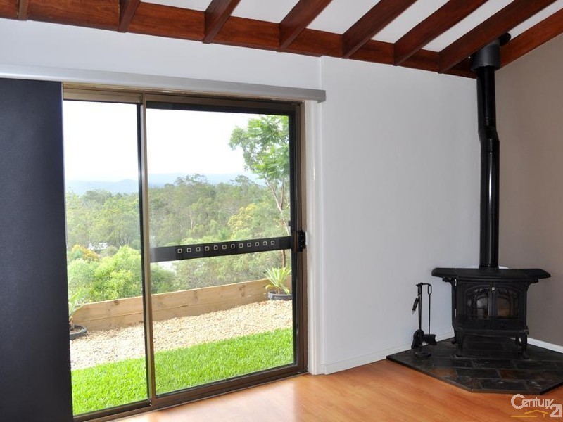 8 Gordon Crescent, Withcott QLD 4352