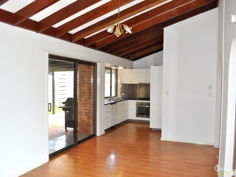 8 Gordon Crescent, Withcott QLD 4352