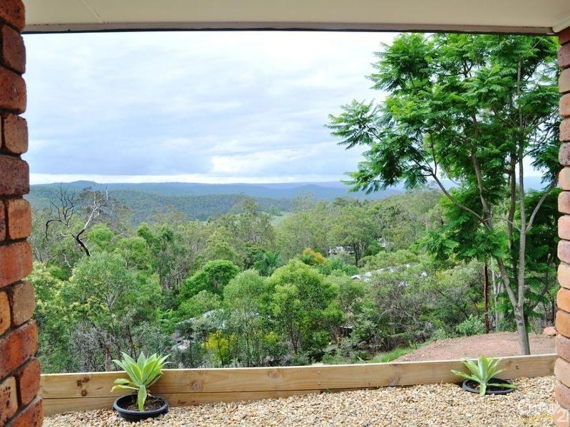 8 Gordon Crescent, Withcott QLD 4352