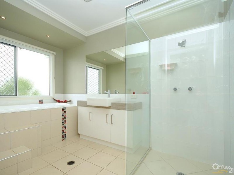 20 Thyme Court, Hodgson Vale QLD 4352