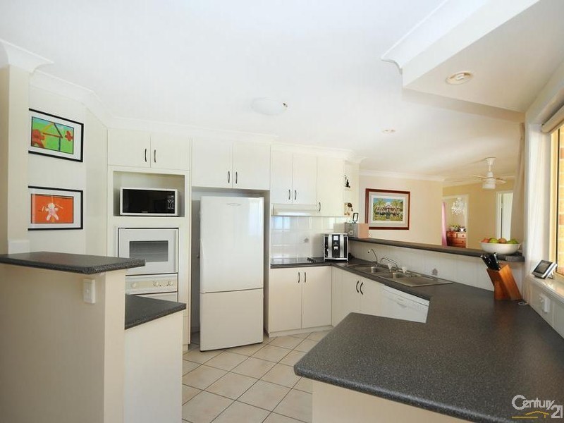4 Bouganvillea Drive, Middle Ridge QLD 4350
