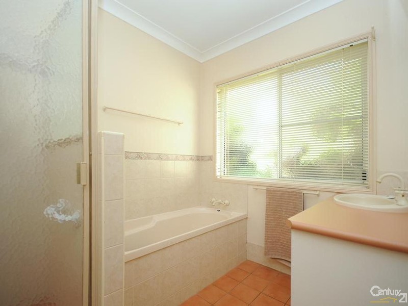 38 Catalina Drive, Wilsonton QLD 4350