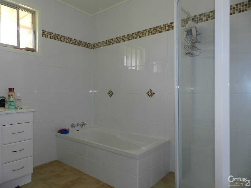 28 Hunter Street, Centenary Heights QLD 4350