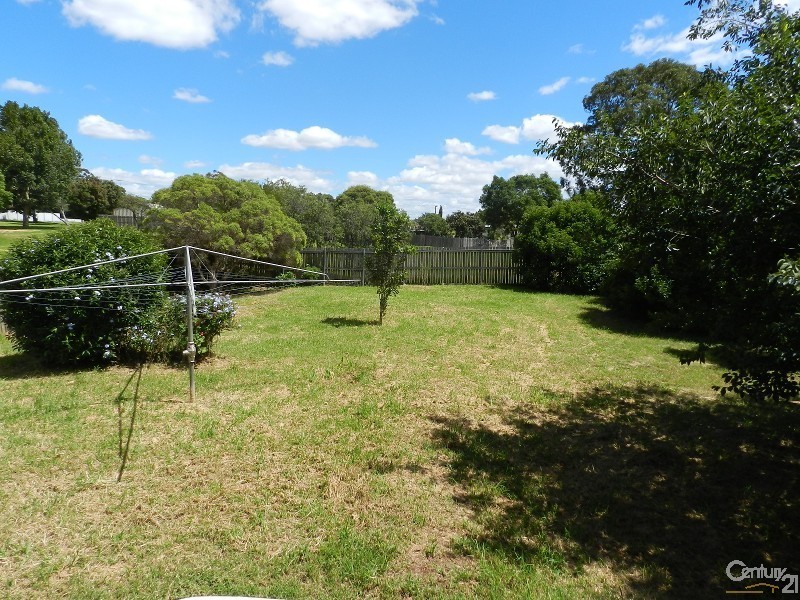 10 Charter Crescent, Rockville QLD 4350