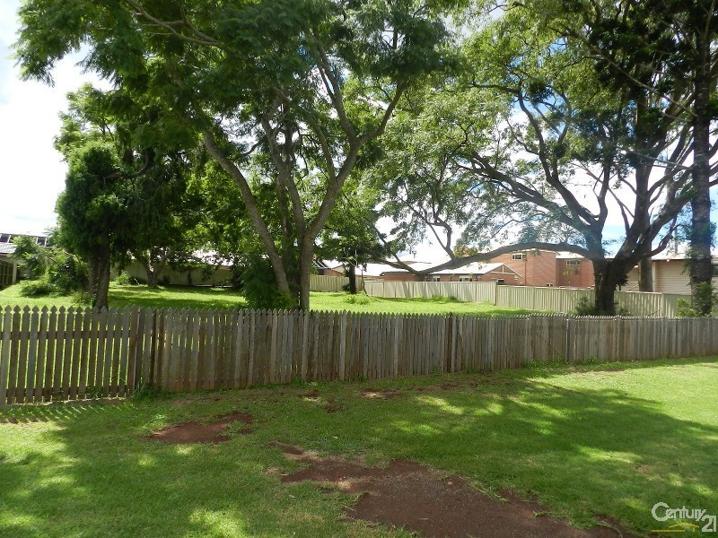 5 Blake Street, Wilsonton QLD 4350