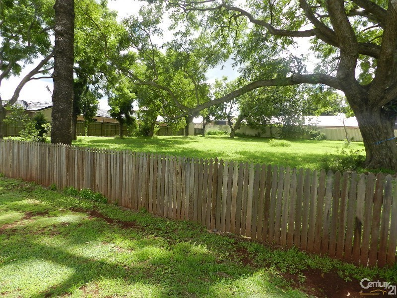 5 Blake Street, Wilsonton QLD 4350