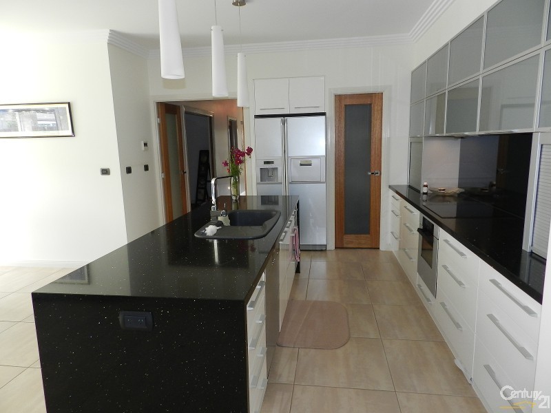 5 Beardsworth Court, Middle Ridge QLD 4350