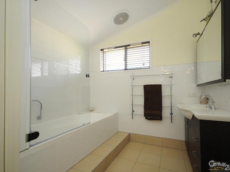 11 Ascot Street, Newtown QLD 4350