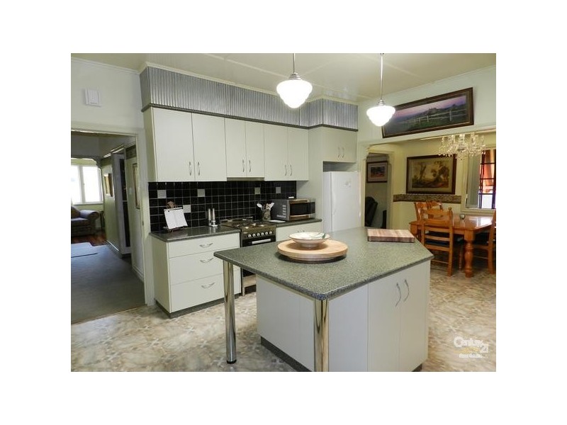 9 Duncraggon Street, South Toowoomba QLD 4350