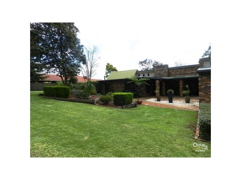 5 Lorna Court, Centenary Heights QLD 4350